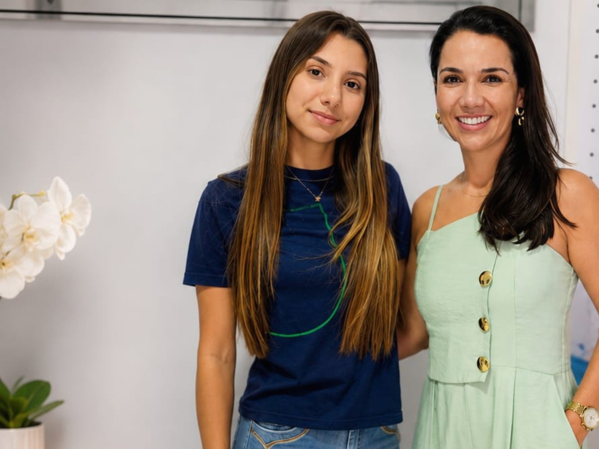 Ketherynne Freitas com uma adolescente atendida — ansiedade na adolescência, Costa Rica/MS